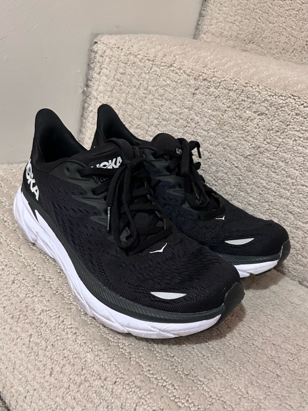 Women’s HOKA Clifton 8 size 8.5 M